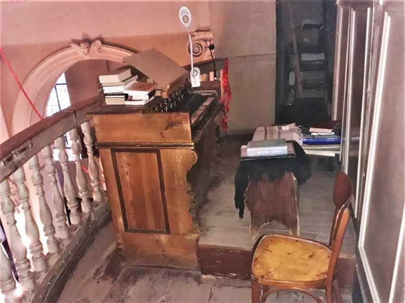 Otwórz galerię (8 fotografii)  Szafa organów i podłoga na chórze muzycznym w Krzemieńcu